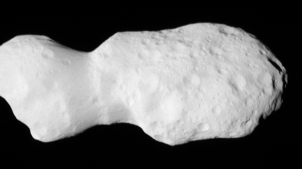 Космический аппарат NASA LUCY сделал первые снимки астероида в форме арахиса