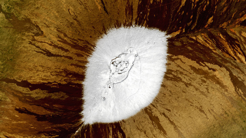 Гавайские вулканы превратились в снежные вершины после рекордного снегопада