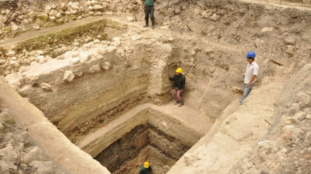 Советские строители обнаружили под Сахалином древний туннель неизвестной цивилизации с "хорошо сохранившимися механизмами"