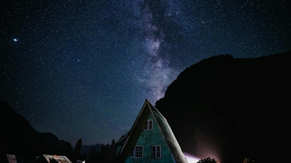 Загадка исчезновения звезд: во Вселенной пропало более 700 триллионов огней