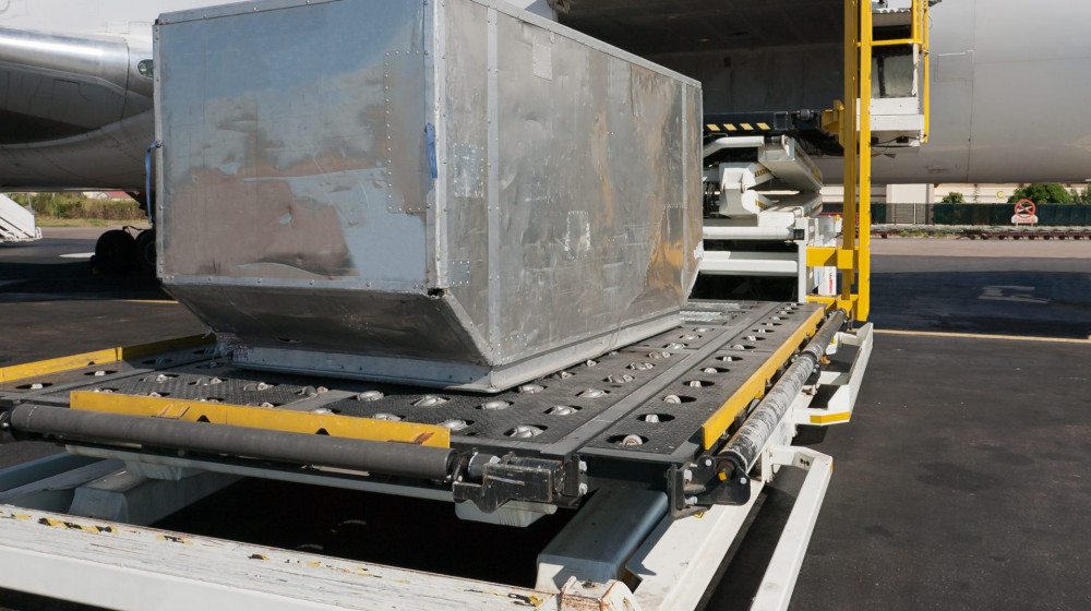 Груз 200 в небе: как в самолетах перевозят тела погибших