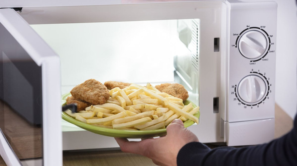Микроволновки разрушают еду и обманывают ваше тело
