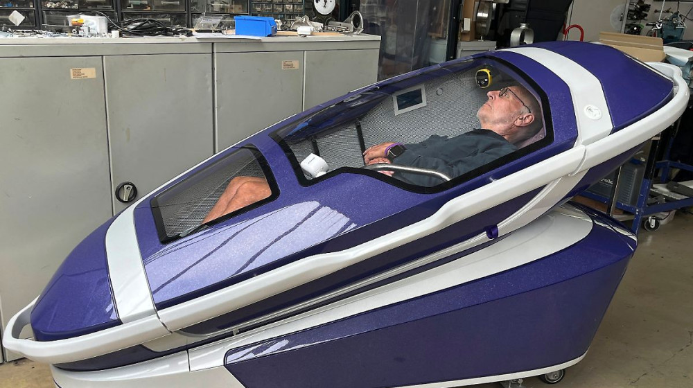 Капсула смерти Sarco впервые применяется в Швейцарии и меняет представление о границах жизни