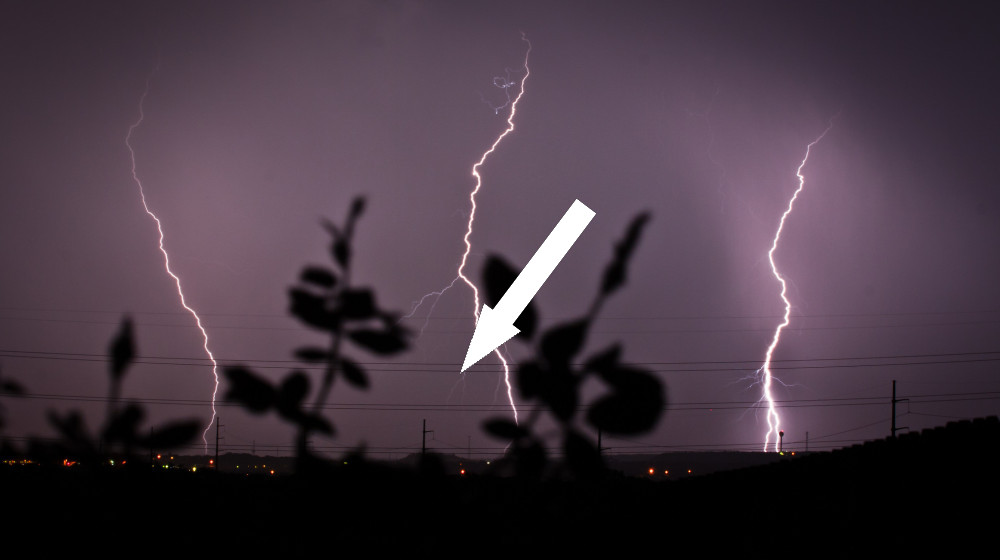 Шаровые молнии в небе самолетов: загадочные электрические сферы на высоте