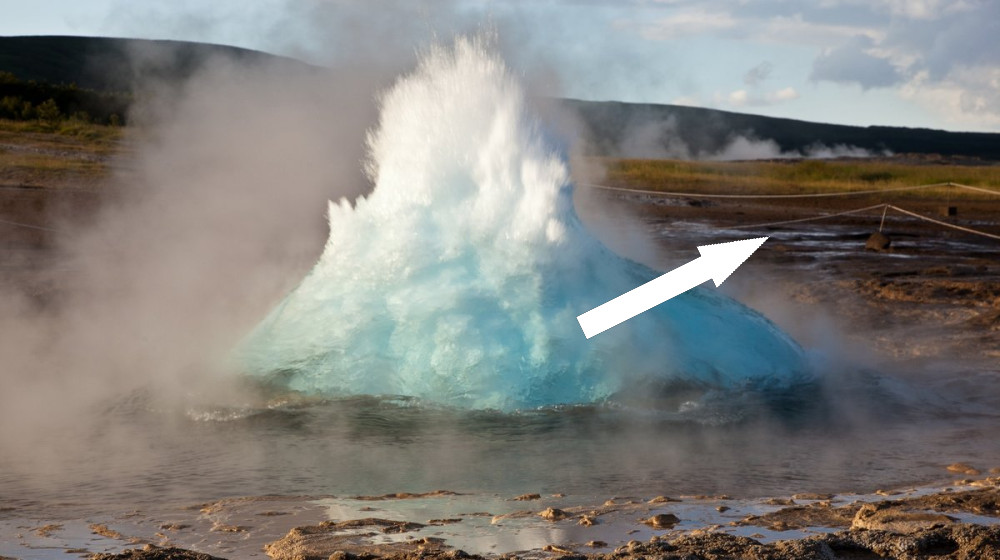 ГОРЯЧИЕ ОЗЕРА С ЗАСТАВЛЯЮЩИМ ТЕМПЕРАТУРОЙ В ОКЕАНЕ