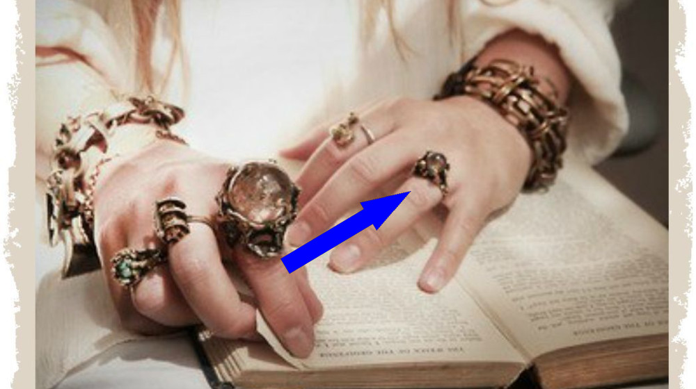 Когда украшения меняют вас: тайна предметов, обладающих силой власти