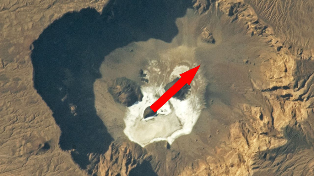  Glowering 'skull' stares upward from a giant volcanic pit in the Sahara — Earth from space 