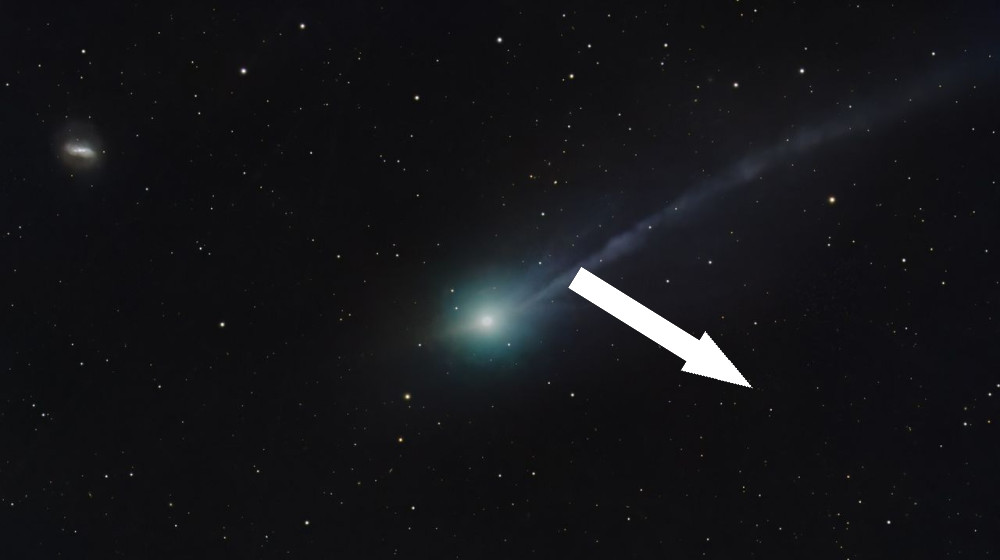 Этот внеземной гость поразил учёных и любителей астрономии своими необычными хвостами