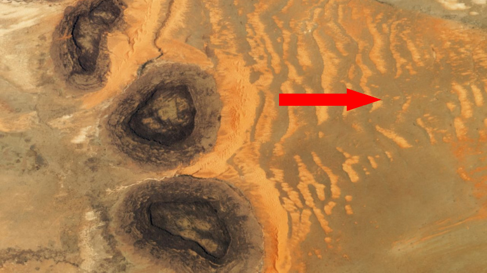  Trio of 'black mesas' leftover from Paleozoic era spawn rare sand dunes in the Sahara — Earth from space 