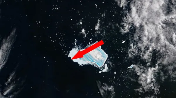  Mega-iceberg A23a, formerly the world's largest, turns into bright 'blue mush' as it finally dies after 40 years at sea 