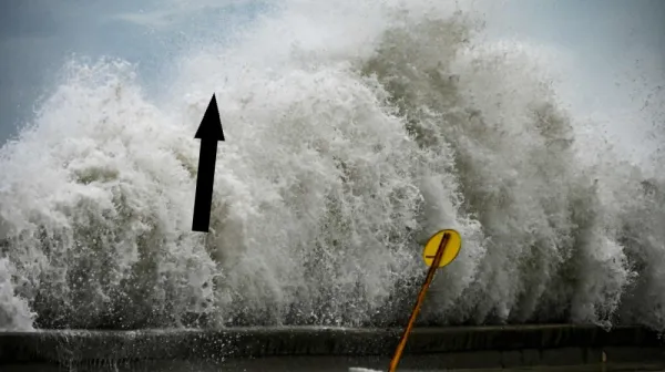  Hurricane Erin could unleash 100-foot waves across the East Coast this week, forecasters warn 