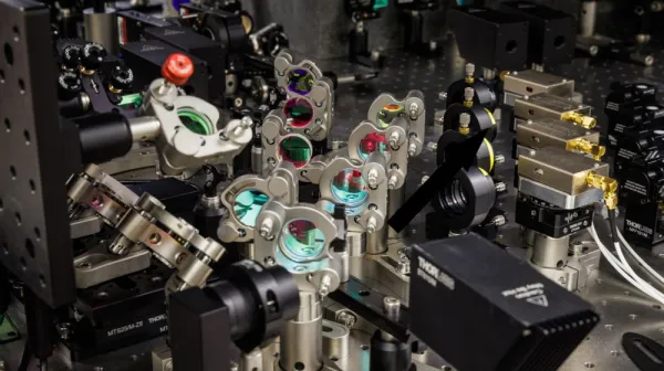 Microsoft создала долговечное хранилище данных на стекле сроком на 10 000 лет благодаря лазерной технологии