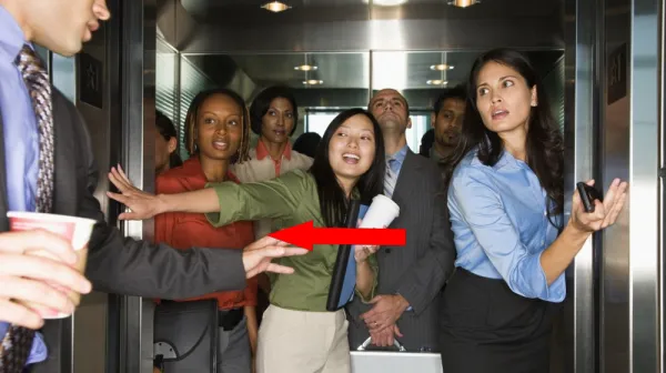 Почему вы весите меньше или больше в лифте? Наука об ощущениях веса при движении