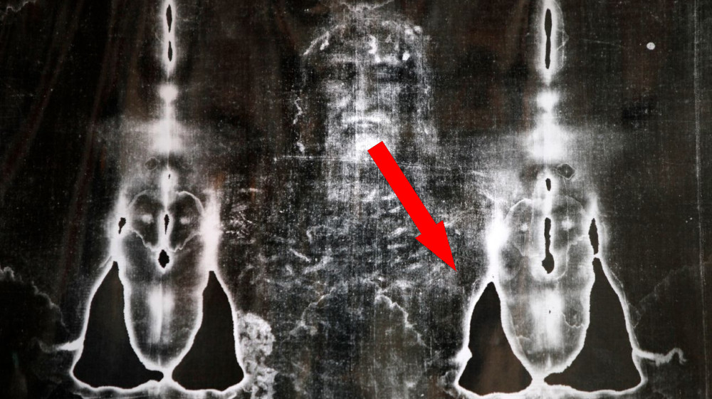  Shroud of Turin, claimed to be Jesus' burial cloth, contaminated with carrot and red coral DNA 