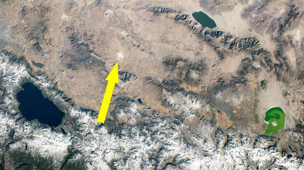  Trio of drastically different US lakes straddles the border between states — Earth from space 