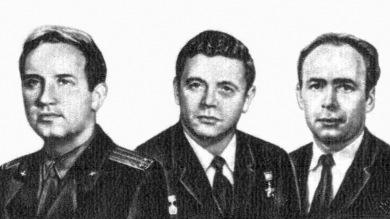 Союз-11 приземлился штатно, но экипаж не вышел из корабля